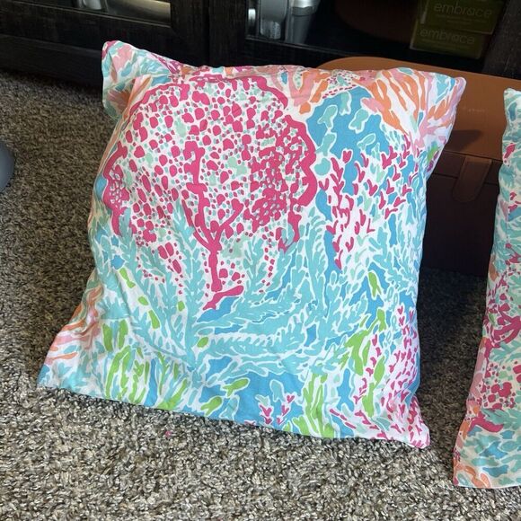 Lily Pultizer Decorative Pillow Cover Let's Cha Cha in Tiki/Shorely Set Of 2 - Picture 2 of 5